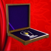 2013年5月：定制廣鐵集團(tuán)定制水晶擺件鑲紀(jì)念幣定制