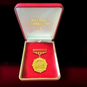 2015年7月制作　紀(jì)念中國人民抗日戰(zhàn)爭(zhēng)勝利70周年紀(jì)念章制作
