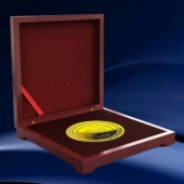 2015年9月定制　深圳國(guó)康公司十年優(yōu)秀員工黃金金牌純金獎(jiǎng)牌定制